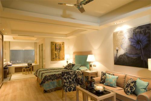 35 фото отеля Knossos Beach Bungalows & Suites 4* 