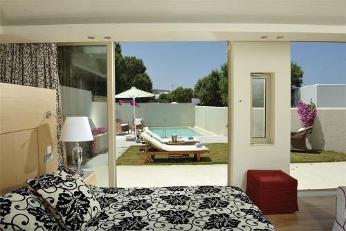 46 фото отеля Knossos Beach Bungalows & Suites 4* 