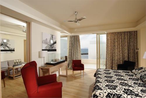 47 фото отеля Knossos Beach Bungalows & Suites 4* 