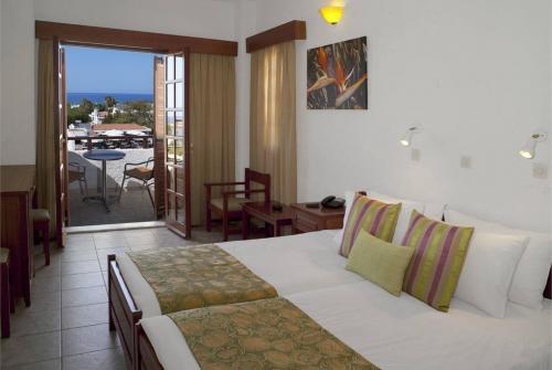 10 фото отеля Kyknos Beach Hotel & Bungalows 4* 