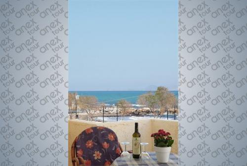 32 фото отеля Tsalos Beach Apartments апарт 