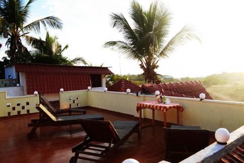4 фото отеля Casa Dos Reis Beach Resort Goa 2* 