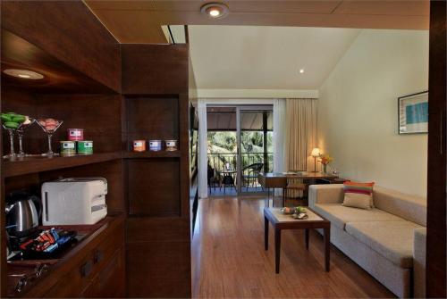 11 фото отеля Novotel Goa Shrem Resort 5* 