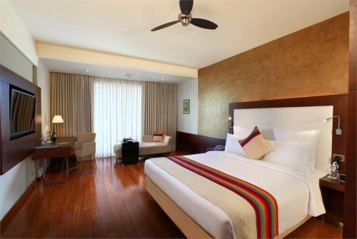 13 фото отеля Novotel Goa Shrem Resort 5* 