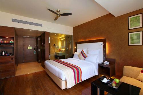 15 фото отеля Novotel Goa Shrem Resort 5* 