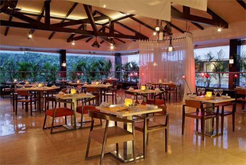 27 фото отеля Novotel Goa Shrem Resort 5* 