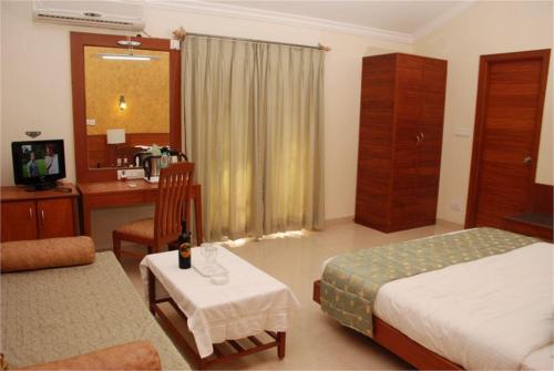 3 фото отеля Sun City Beach Resort Goa 3* 