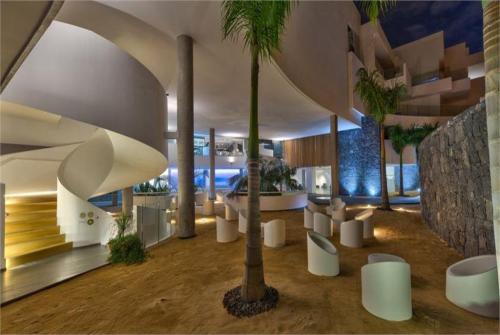 34 фото отеля Baobab Suites 5* 