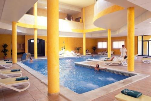 3 фото отеля Cordial Golf Plaza 4* 