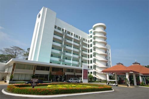 1 фото отеля Independence Hotel Resort & Spa 4* 