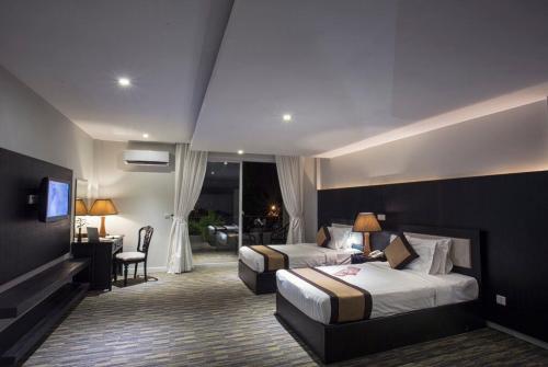 4 фото отеля New Hill Resort & Spa 4* 