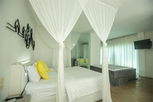 30 фото отеля Oc Boutique Hotel 4* 