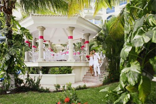 19 фото отеля Barcelo Costa Cancun 4* 
