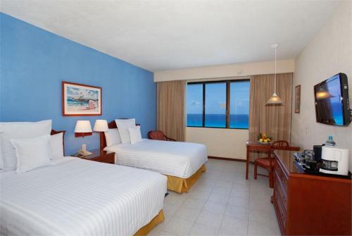 5 фото отеля Barcelo Tucancun Beach 4* 