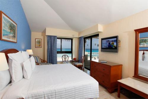 8 фото отеля Barcelo Tucancun Beach 4* 