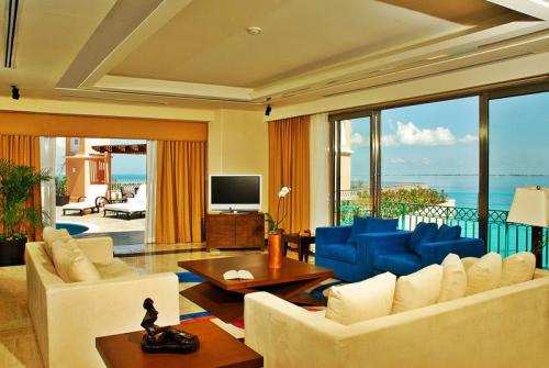 4 фото отеля Fiesta Americana Grand Coral Beach Cancun 5* 