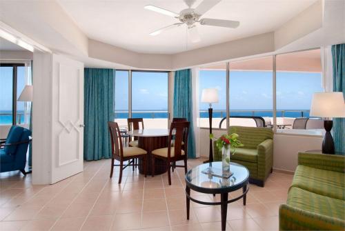 4 фото отеля Iberostar Cancun 5* 