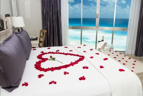14 фото отеля Sandos Cancun Luxury Expirience Resort 5* 