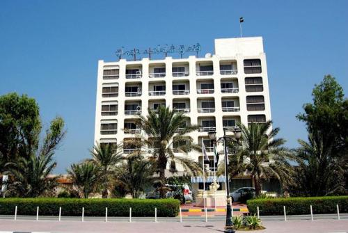 1 фото отеля Ajman Beach Hotel 3* 