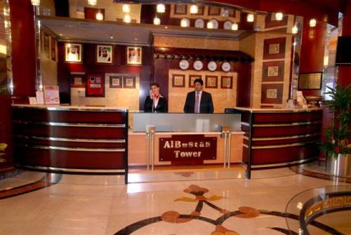 2 фото отеля Al Bustan Tower Hotel Suites апарт 