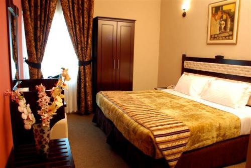 7 фото отеля Al Bustan Tower Hotel Suites апарт 