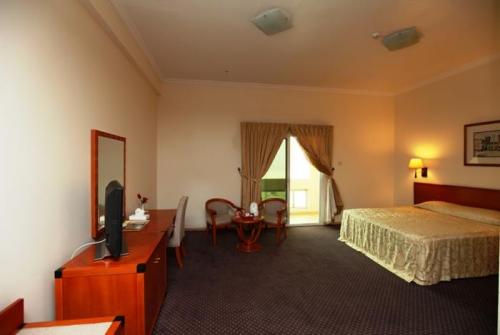 10 фото отеля Al Seef Beach Hotel 3* 
