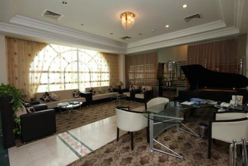 7 фото отеля Al Seef Beach Hotel 3* 