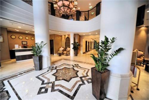 6 фото отеля Alhamra Hotel Sharjah 4* 