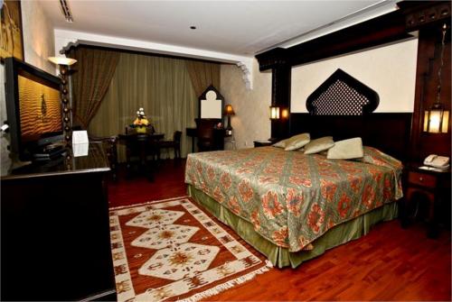 16 фото отеля Arabian Courtyard Hotel And Spa 4* 