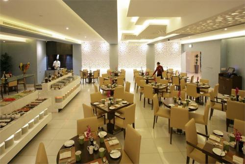 4 фото отеля Auris Plaza Hotel Al Barsha 5* 