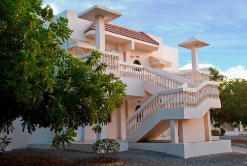 17 фото отеля Barracuda Beach Resort Umm Al Quwain 3* 