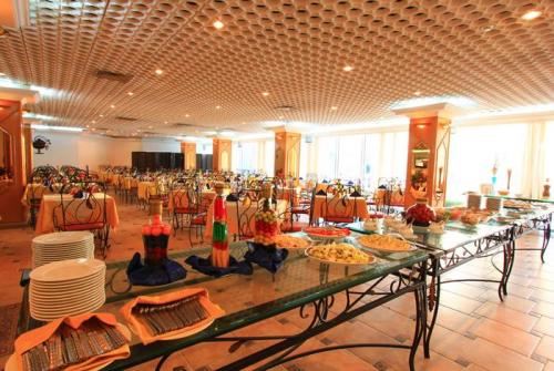 11 фото отеля Beach Hotel Sharjah 3* 