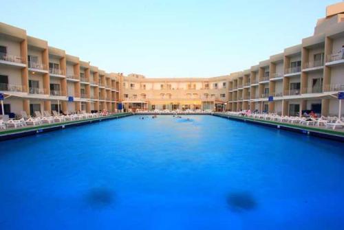 3 фото отеля Beach Hotel Sharjah 3* 