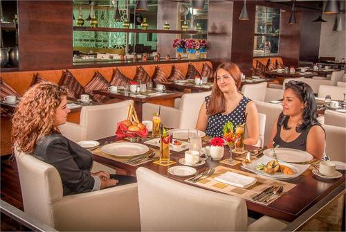 20 фото отеля Copthorne Hotel Sharjah 4* 