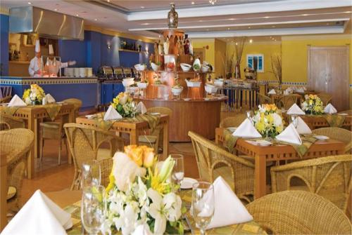 9 фото отеля Coral Beach Resort Sharjah 4* 