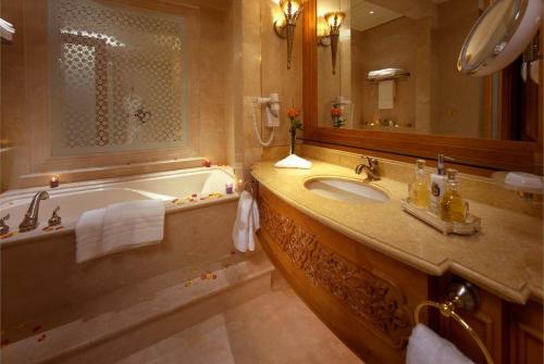 17 фото отеля Emirates Palace 5* 