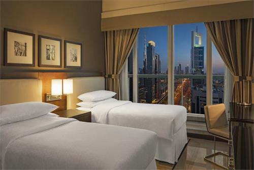 10 фото отеля Four Points Sheikh Zayed Road Hotel 4* 