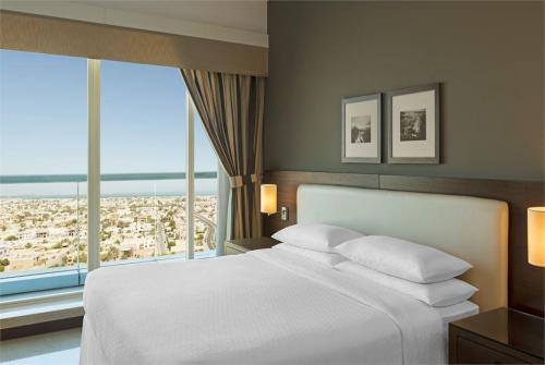 16 фото отеля Four Points Sheikh Zayed Road Hotel 4* 