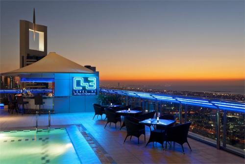 28 фото отеля Four Points Sheikh Zayed Road Hotel 4* 