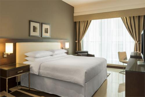 6 фото отеля Four Points Sheikh Zayed Road Hotel 4* 