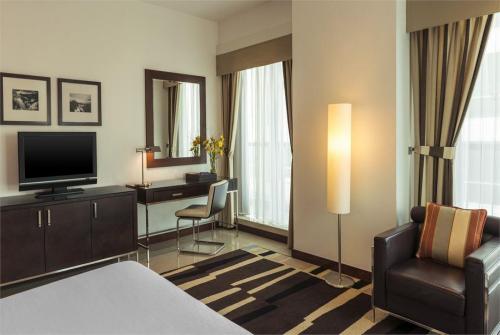 7 фото отеля Four Points Sheikh Zayed Road Hotel 4* 