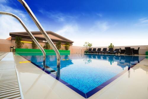 2 фото отеля Golden Tulip Al Barsha 4* 