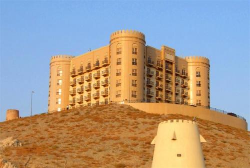 1 фото отеля Golden Tulip Khatt Springs Resort & Spa 4* 