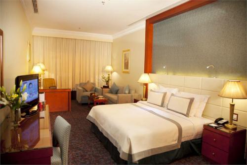 4 фото отеля Grand Excelsior Hotel Bur Dubai 4* 