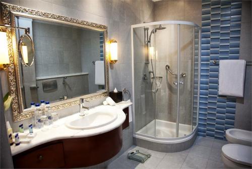 6 фото отеля Grand Excelsior Hotel Bur Dubai 4* 