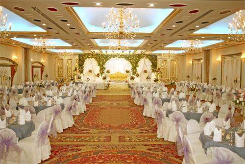 5 фото отеля Grand Excelsior Hotel Sharjah 4* 