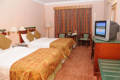 6 фото отеля Grand Excelsior Hotel Sharjah 4* 