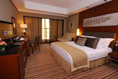 15 фото отеля Grand Millenium Dubai 5* 