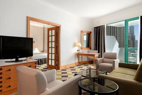 18 фото отеля Hilton Jumeirah Resort 5* 