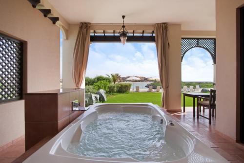 16 фото отеля Hilton Ras Al Khaimah Resort & Spa 5* 